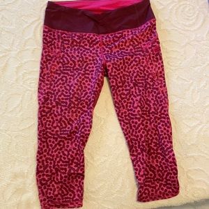 EUC Pink Polka dot leggings Lulu